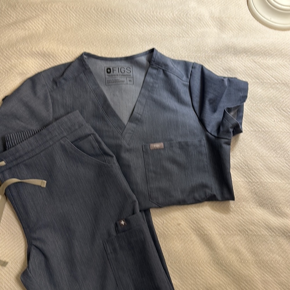 Figs scrubs set, heather denim/gray, size xs.